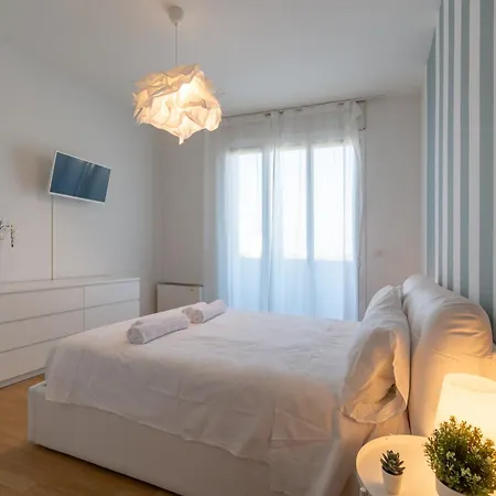4 Star Family & Friends - Self Check-in * Bolonia