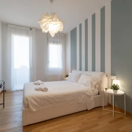 4 Star Family & Friends - Self Check-in * Bolonia