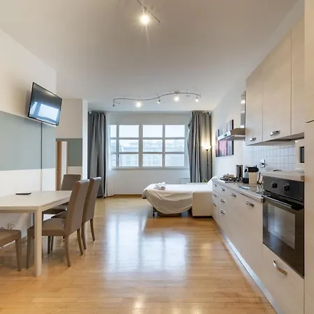 4 Star Family & Friends - Self Check-in Apartament Bolonia