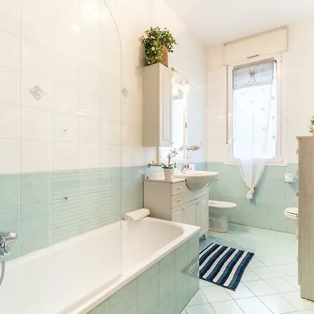 4 Star Family & Friends - Self Check-in * Bolonia